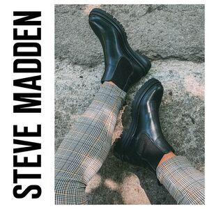NWOT Steve Madden BILLIEE Leather Chelsea Boots